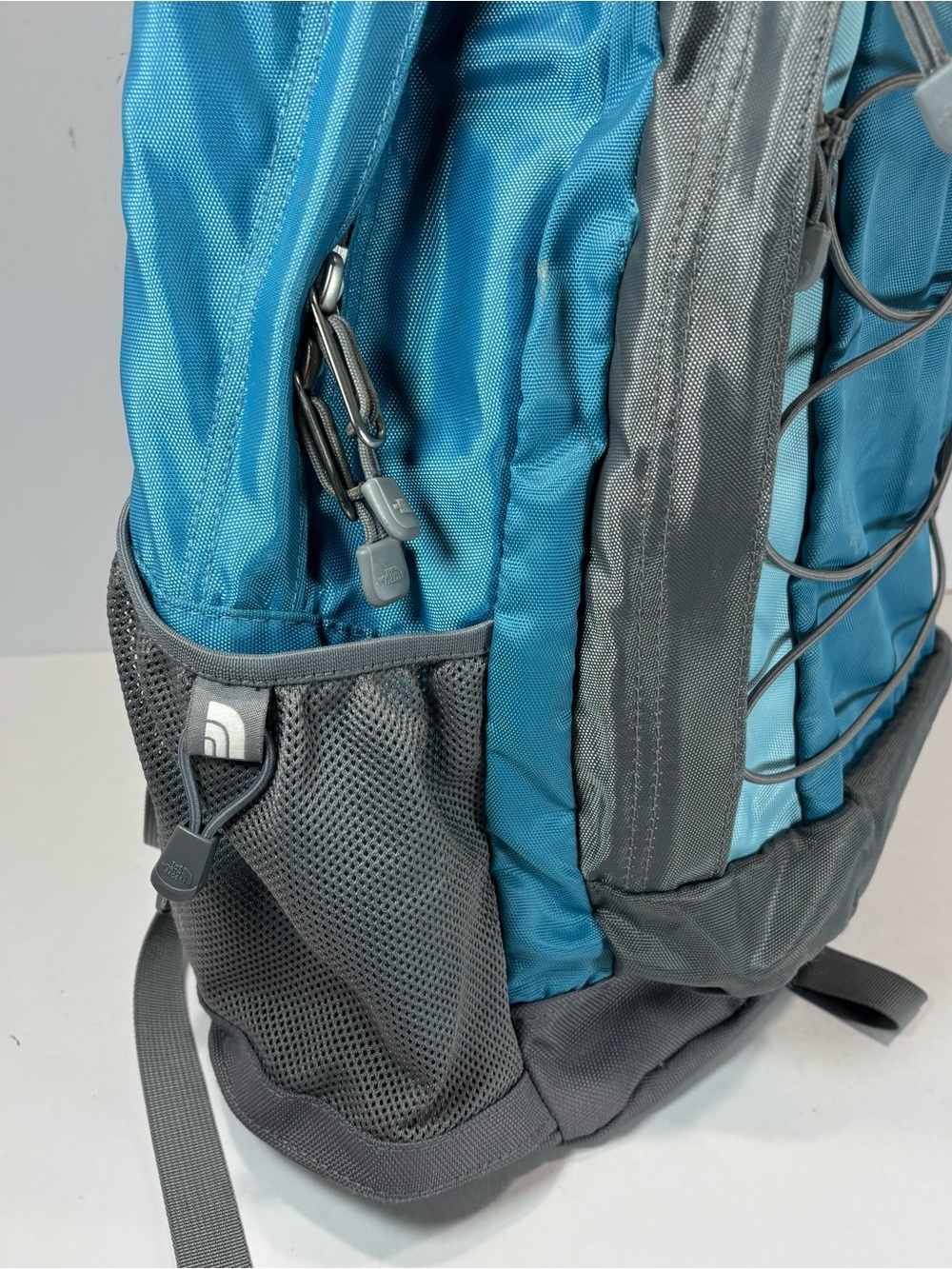 The North Face Blue Gray Jester Backpack Bungee Cord Hiking Outdoor Daypack Read - Picture 6 of 14